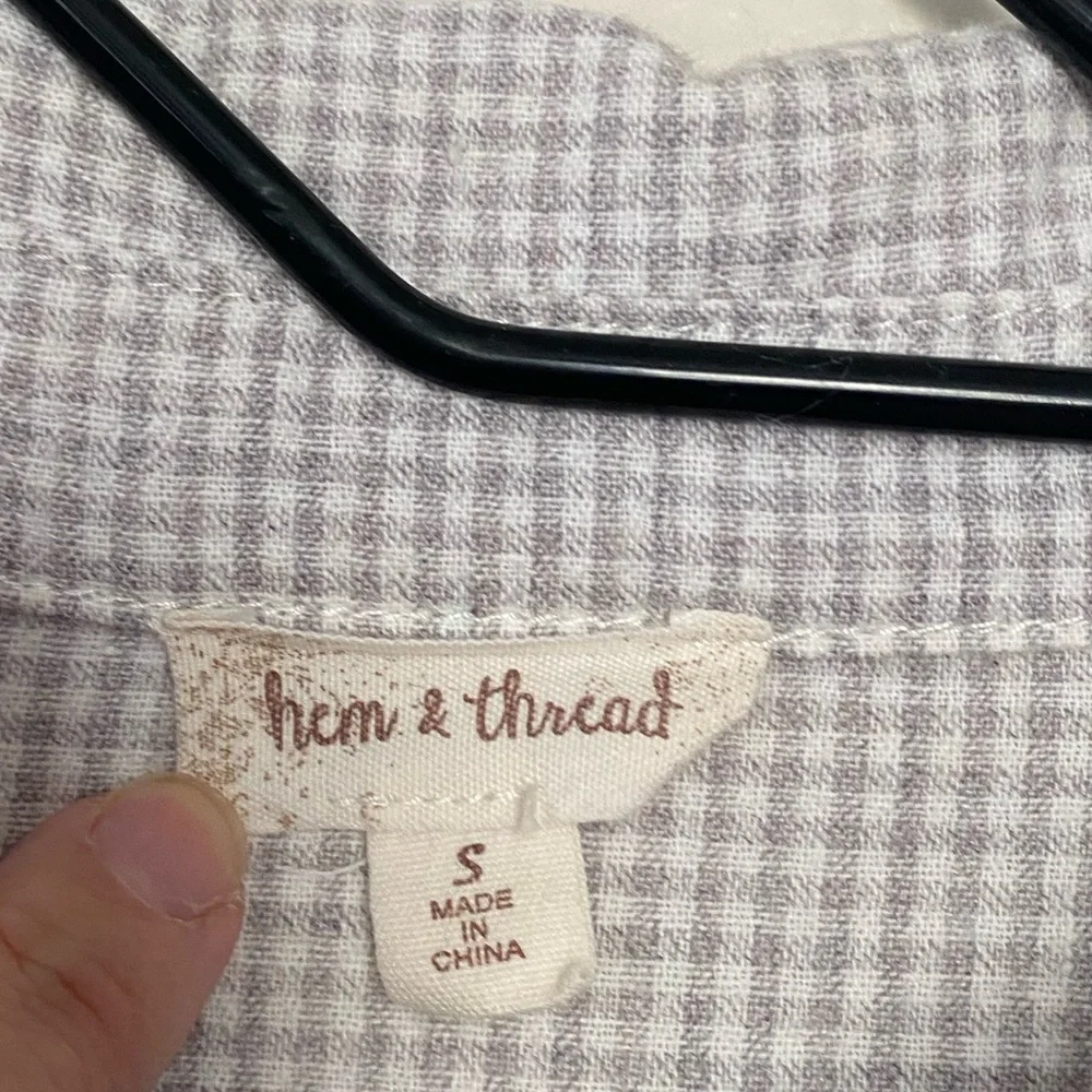 Hem & Thread Gray Button Up Shirt Frayed Hem Cropped Top Women’s Size Small - Picture 5 of 9